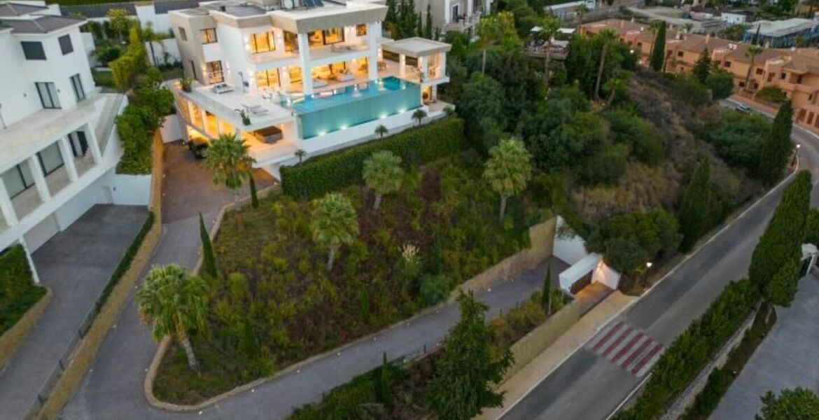 Villa de Lujo con 7 Dormitorios en Venta en Benahavís